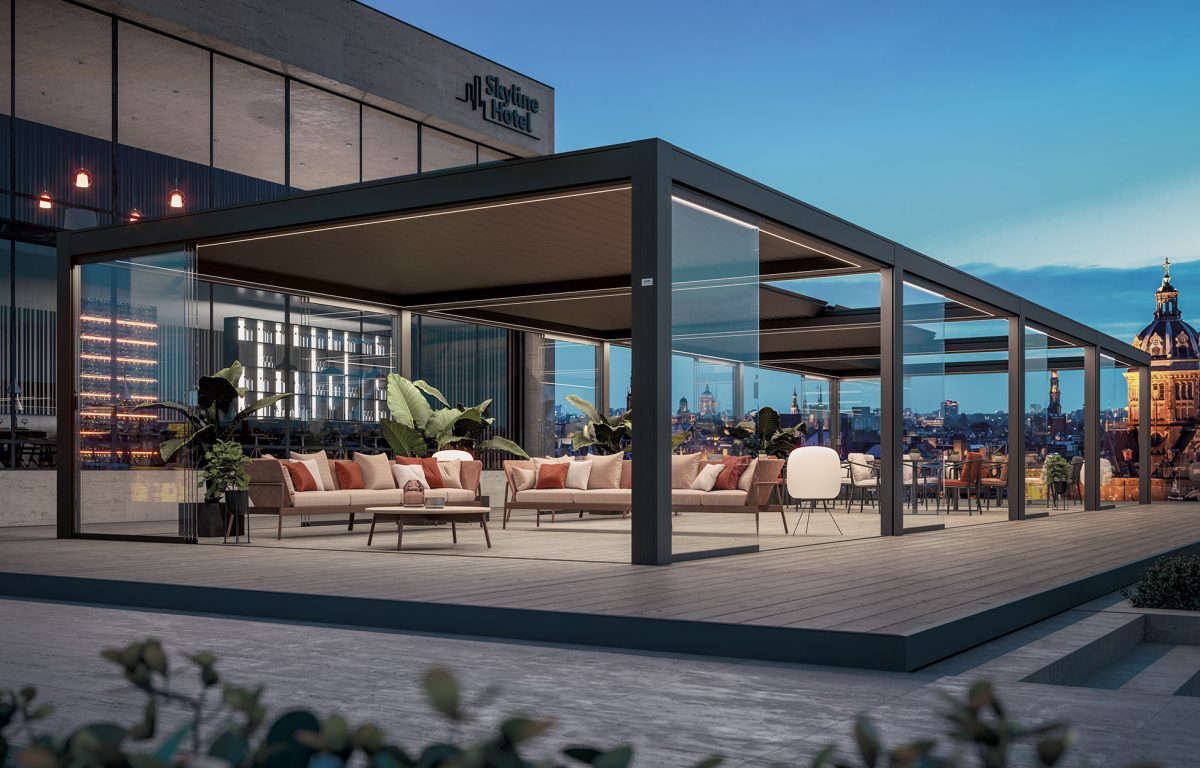pergola bioclimatica con vetrate
